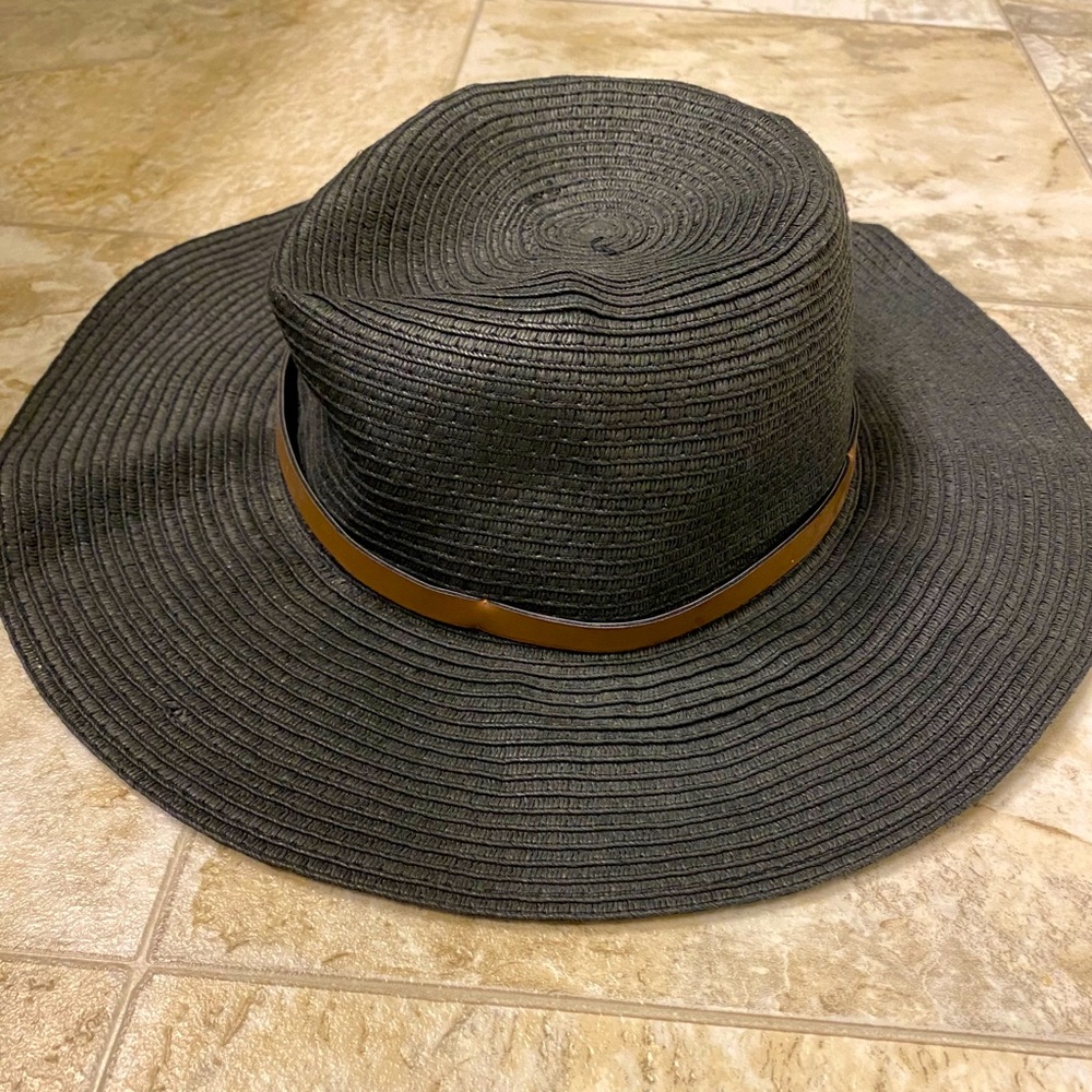 Floppy beach hat